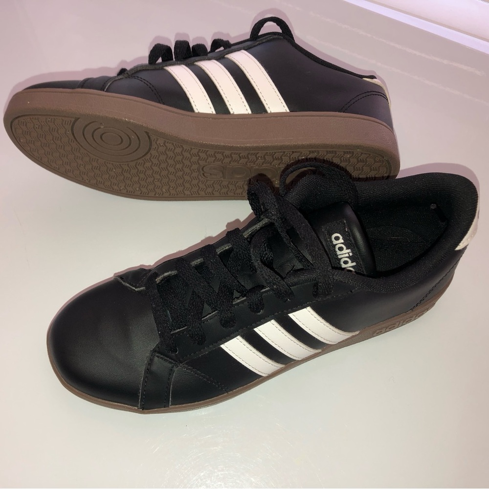 Adidas low top sneakers 6 black and white stripes casual shoes for girls, teens
